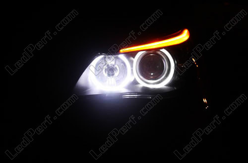 BMW Serie 5 E60 E61 Angel Eyes LED 03-07 Scheinwerfer Iconic Look