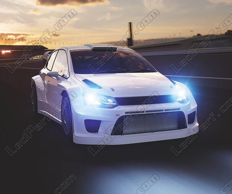 Illuminated car headlights equipped with Osram Xenarc Cool Blue Boost D2S Xenon bulbs 7000K - 66240CBB-HCB