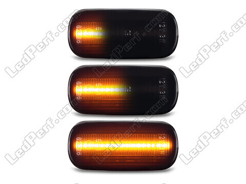 Lighting of the black dynamic LED side indicators for Audi A4 B7