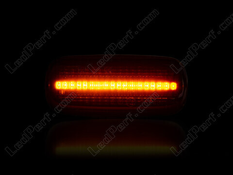 Maximum lighting of the dynamic LED side indicators for Audi TT 8N