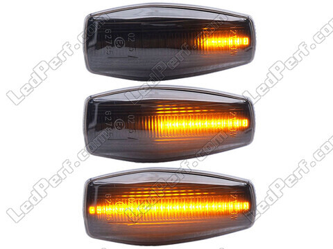 Lighting of the black dynamic LED side indicators for Hyundai Coupe GK3