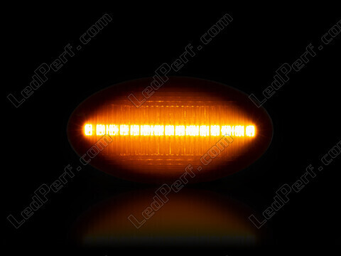 Maximum lighting of the dynamic LED side indicators for Mini Convertible II (R52)