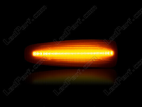 Maximum lighting of the dynamic LED side indicators for Mitsubishi Pajero IV