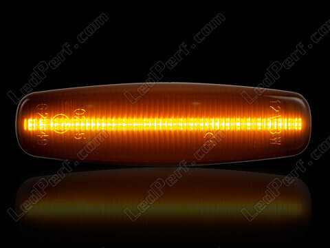 Maximum lighting of the dynamic LED side indicators for Nissan Murano II