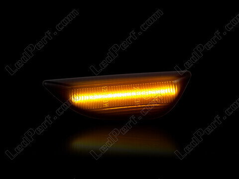 Maximum lighting of the dynamic LED side indicators for Opel Mokka X