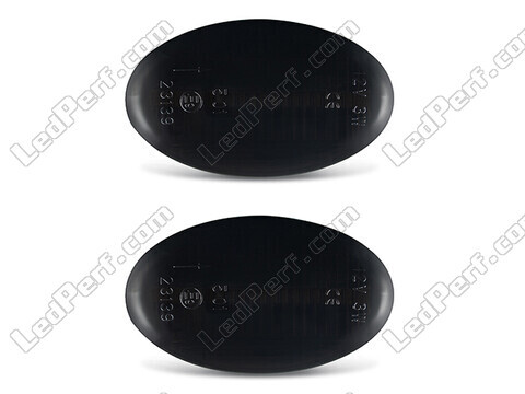 Front view of the dynamic LED side indicators for Smart Fortwo - Smoked Black Color